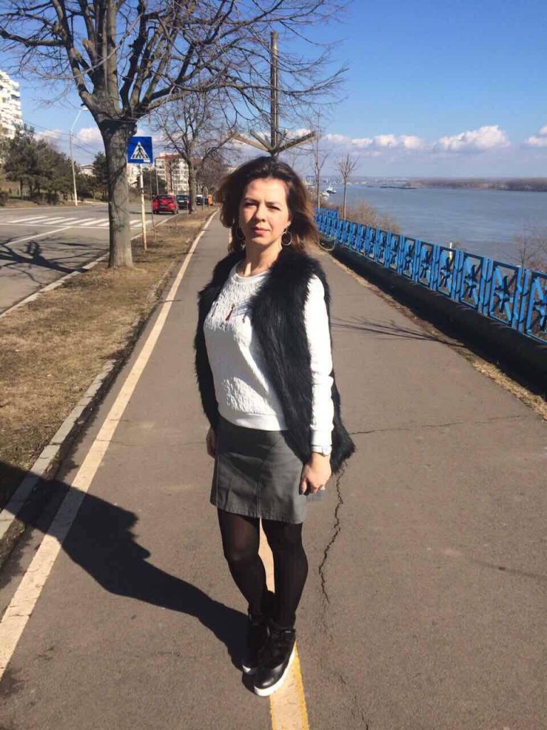 fusta-de-piele-rosewholesale-min