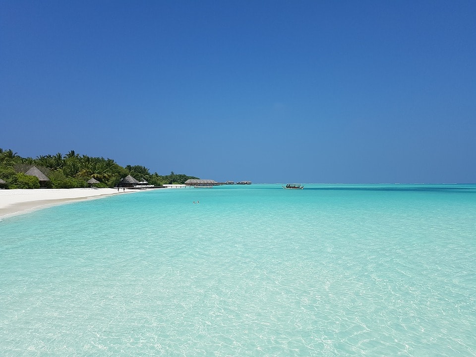 plaja-maldive-min