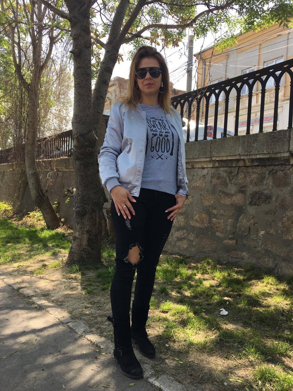 blugi-negri-rupti-min